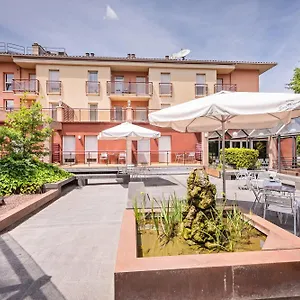 La Perla D'olot Hotel